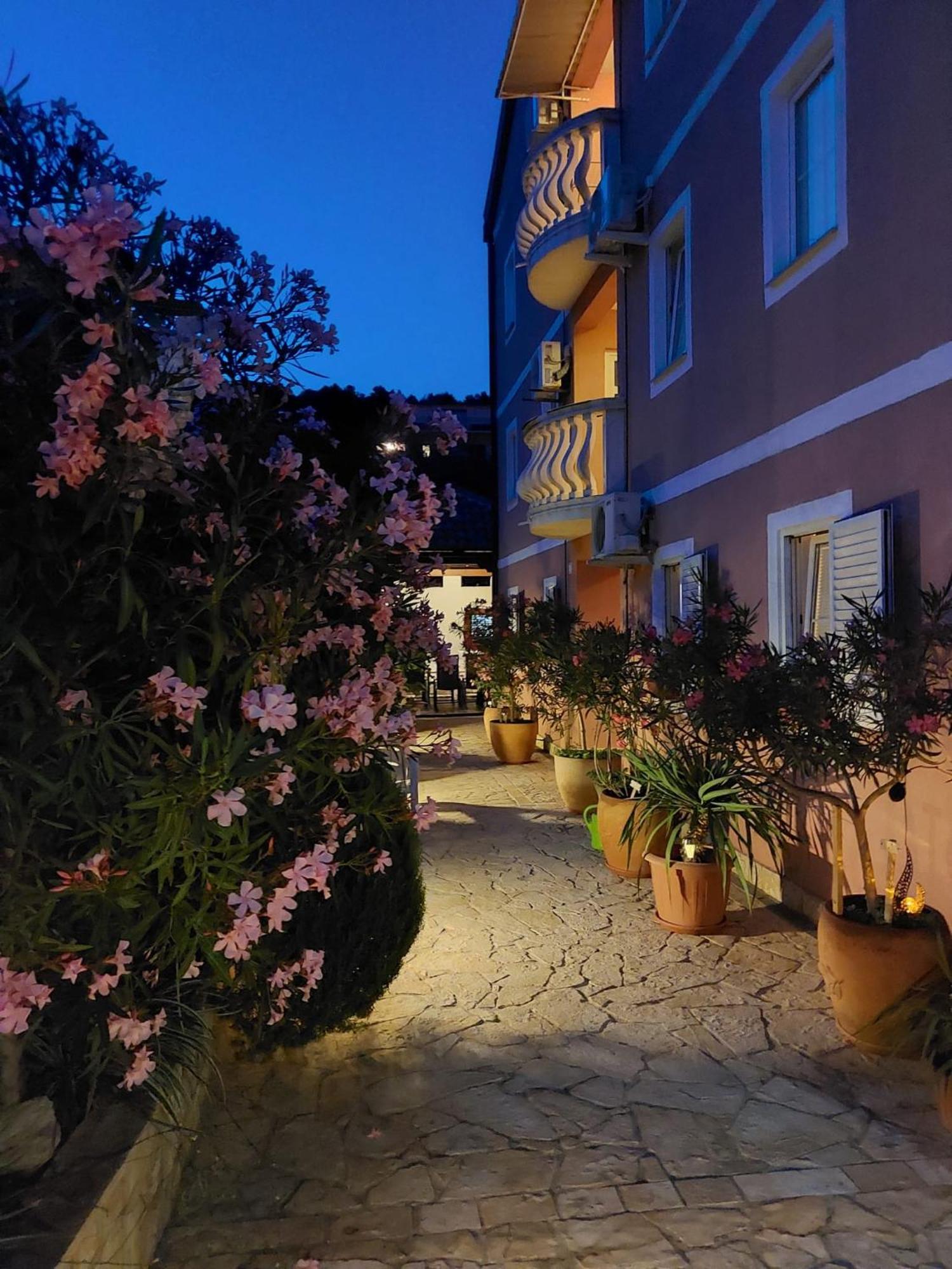 Apartments Ljubo 斯塔里格勒 外观 照片